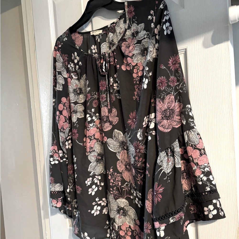 Floral Charcoal and Pink Top. Very classy. Double Bell sleeves with lace.